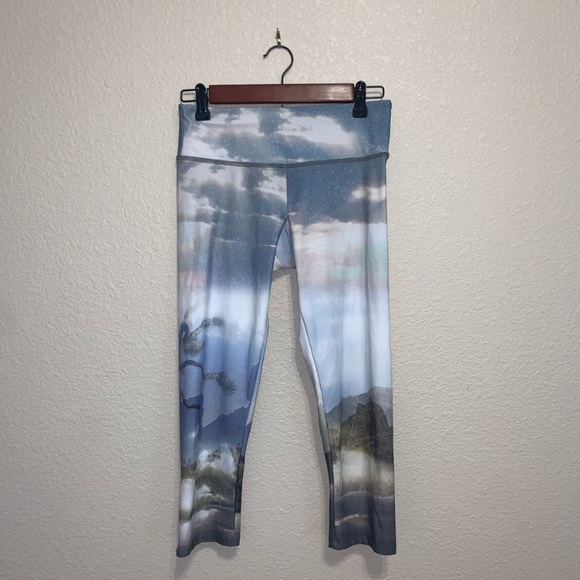 Onzie Desert Rain Graphic Capri Pants. - Picture 2 of 6